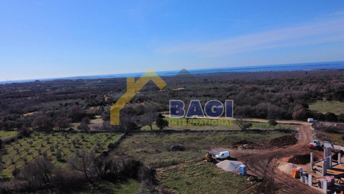 VRHUNSKA LOKACIJA - Gradbena parcela s pogledom na morje!!!