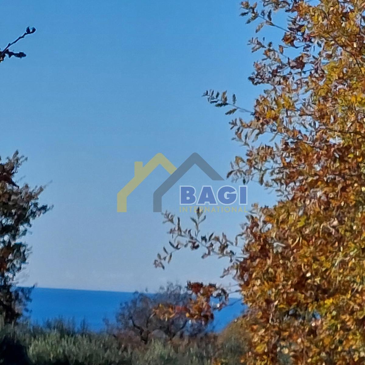 VRHUNSKA LOKACIJA - Gradbena parcela s pogledom na morje!!!