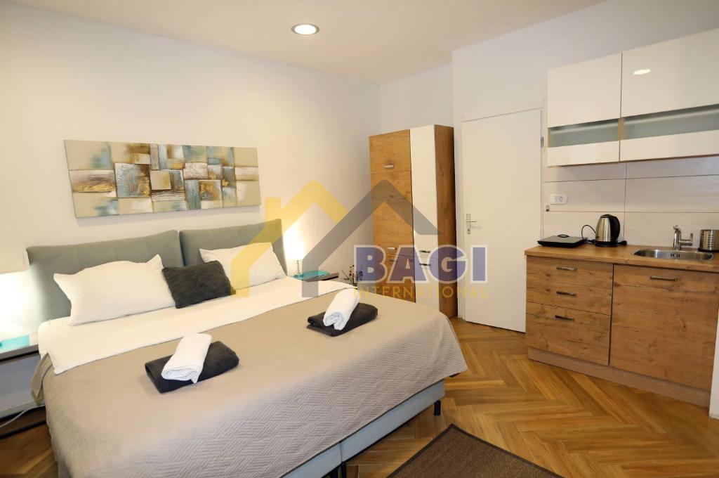 Prodaja Pula Center Dva garsonjera 43m2