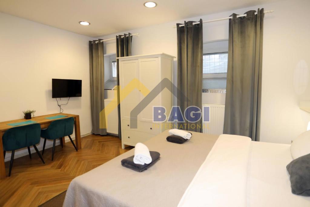 Prodaja Pula Center Dva garsonjera 43m2