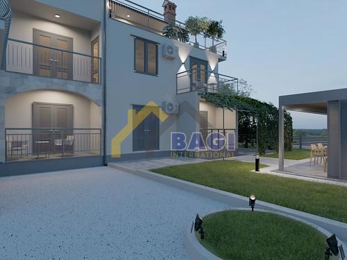 ISTRA - ROVINJ Hiša s tremi stanovanji, investicijska priložnost!