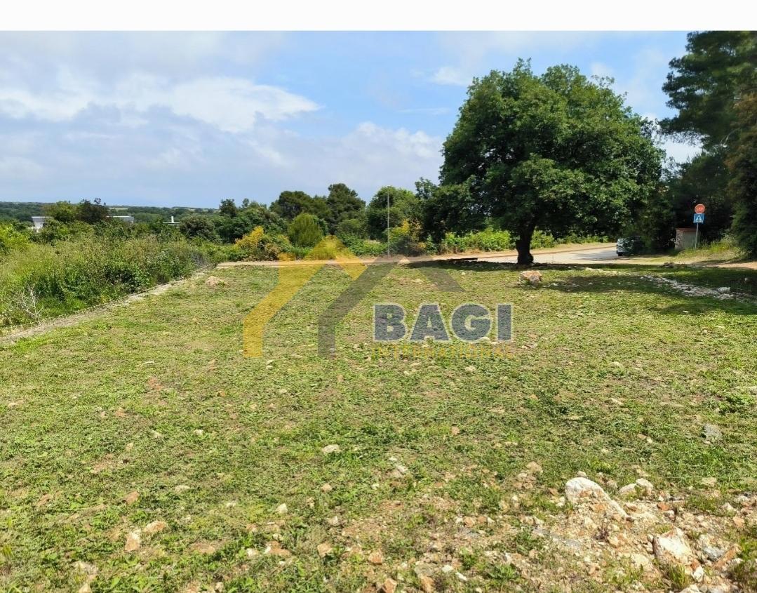 GRADBENIŠKO ZEMLJIŠČE NA VRHUNSKI LOKACIJI Z GRADBENIM DOVOLJENJEM Z RAZGLEDOM 50 M OD MORJA