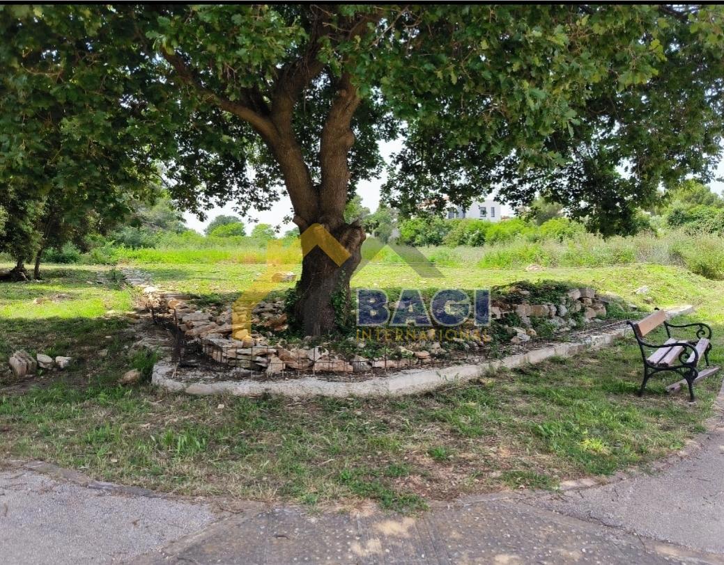 GRADBENIŠKO ZEMLJIŠČE NA VRHUNSKI LOKACIJI Z GRADBENIM DOVOLJENJEM Z RAZGLEDOM 50 M OD MORJA