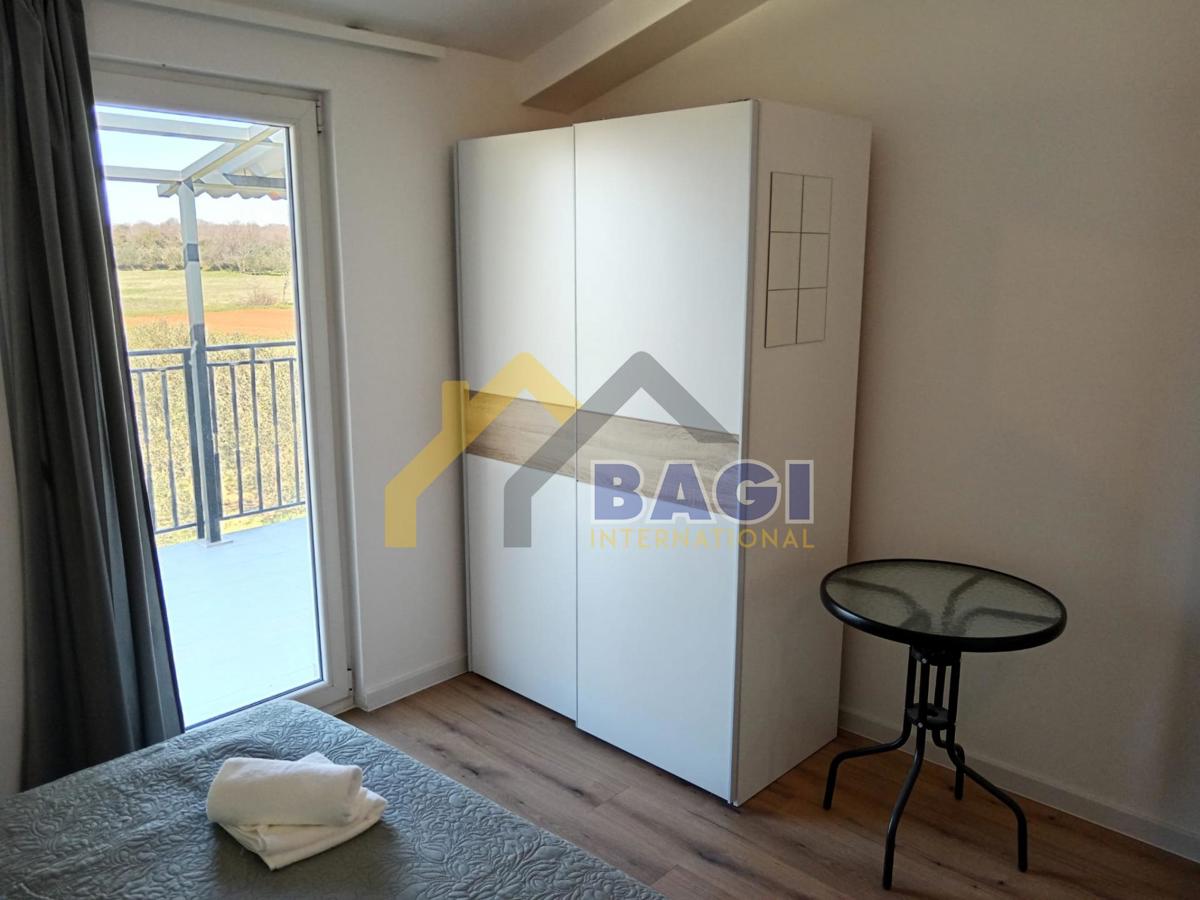 Stanovanje v bližini Pule 85m2 - dve parkirni mesti - skupni vrt