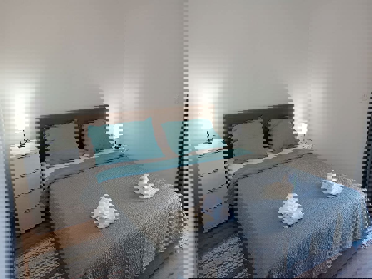 Stanovanje v bližini Pule 85m2 - dve parkirni mesti - skupni vrt