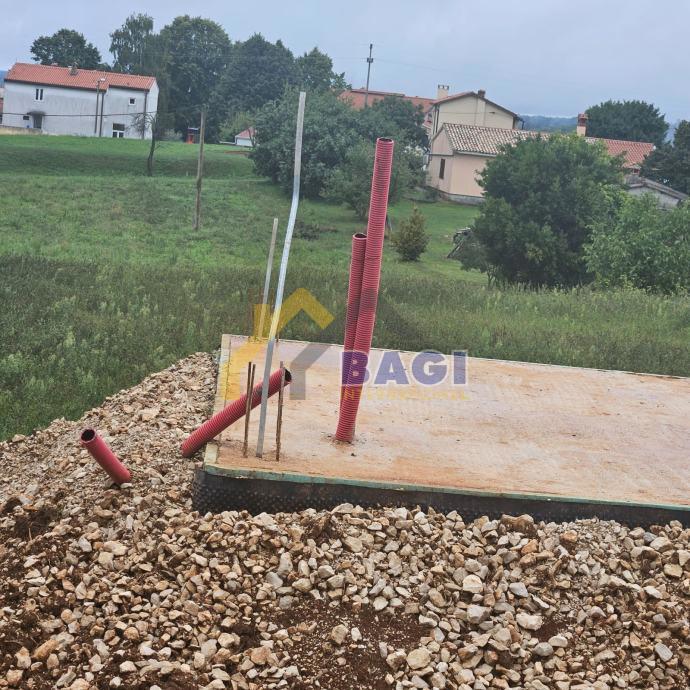 Zemljišče z gradbenim dovoljenjem - SUTIVANAC