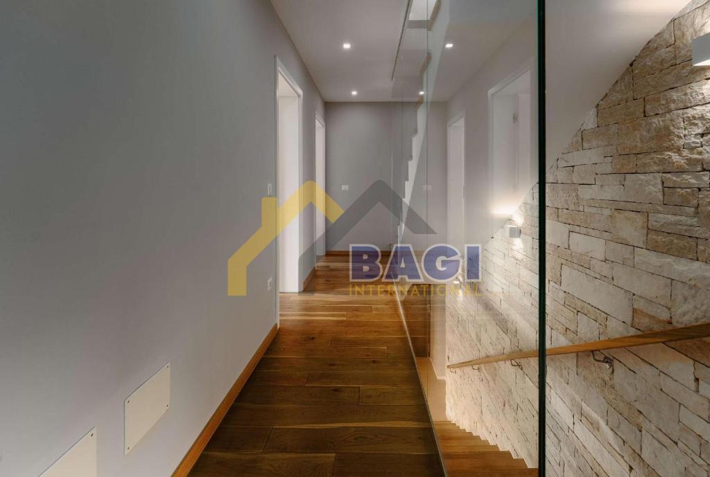 Ekskluzivna vila z bazenom, wellnessom in jacuzzijem – Poreč