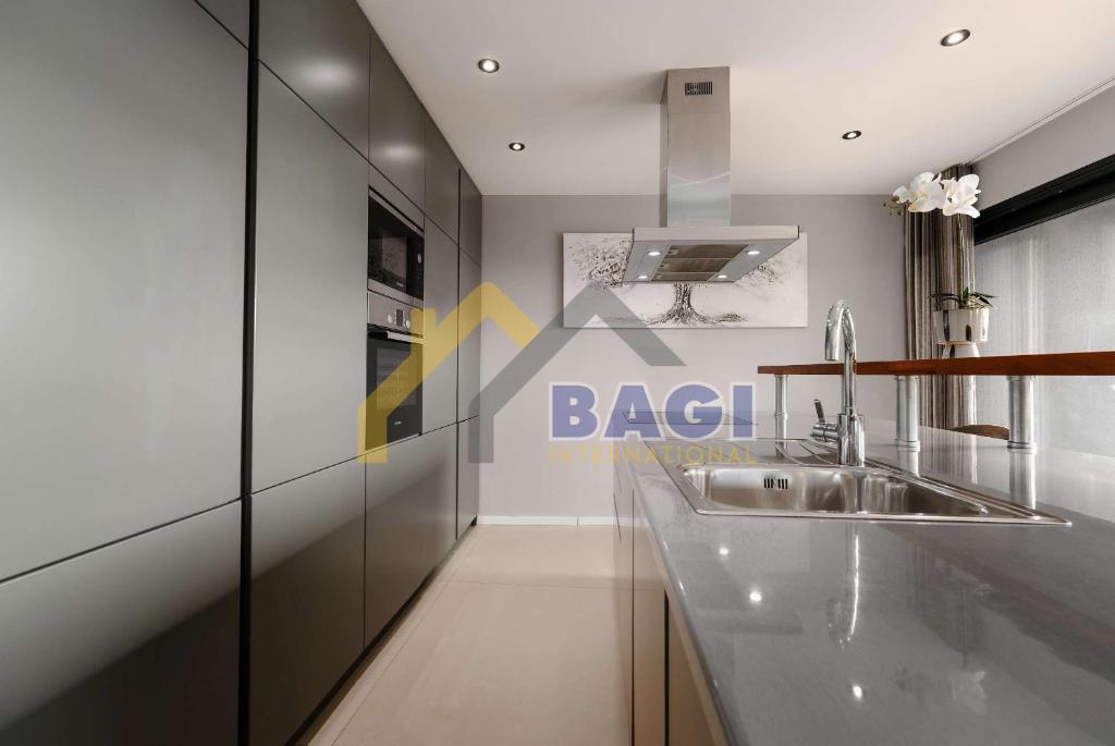 Ekskluzivna vila z bazenom, wellnessom in jacuzzijem – Poreč