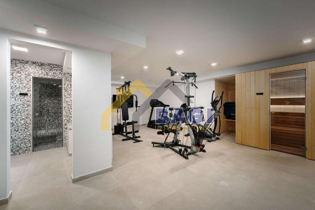 Ekskluzivna vila z bazenom, wellnessom in jacuzzijem – Poreč