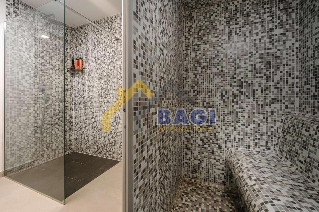 Ekskluzivna vila z bazenom, wellnessom in jacuzzijem – Poreč