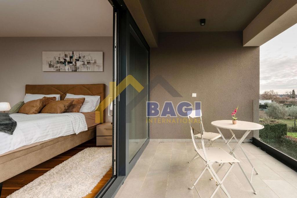 Ekskluzivna vila z bazenom, wellnessom in jacuzzijem – Poreč