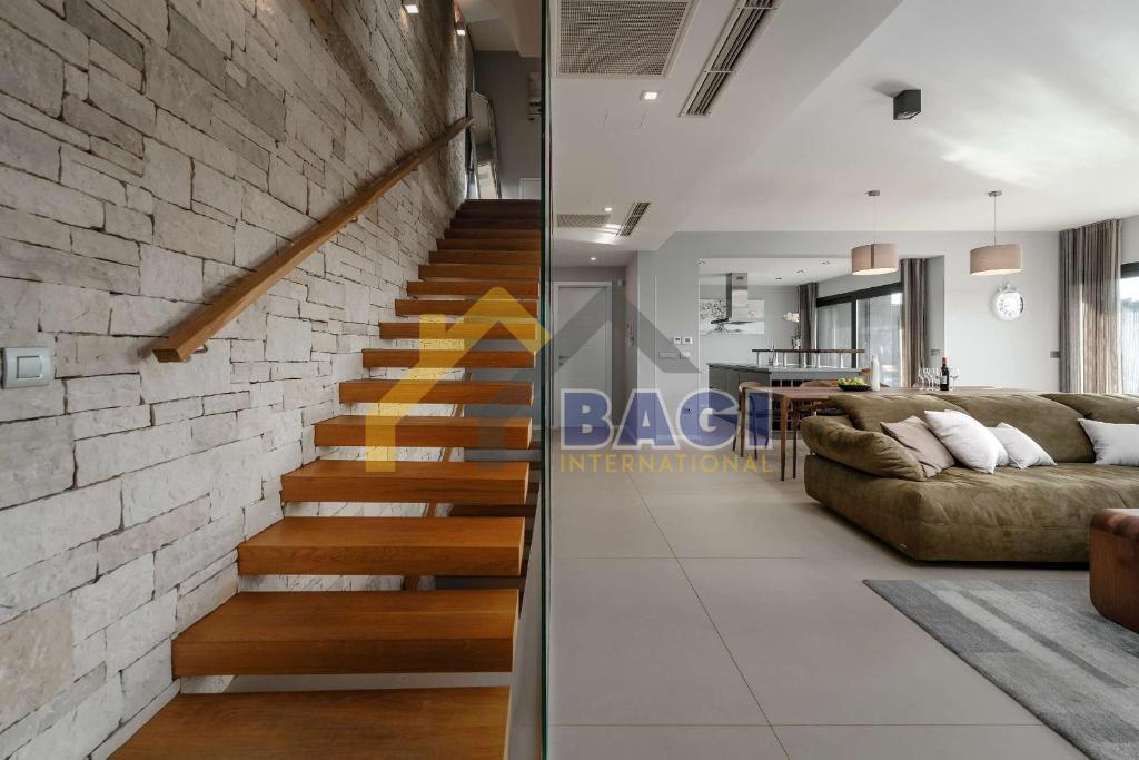 Ekskluzivna vila z bazenom, wellnessom in jacuzzijem – Poreč