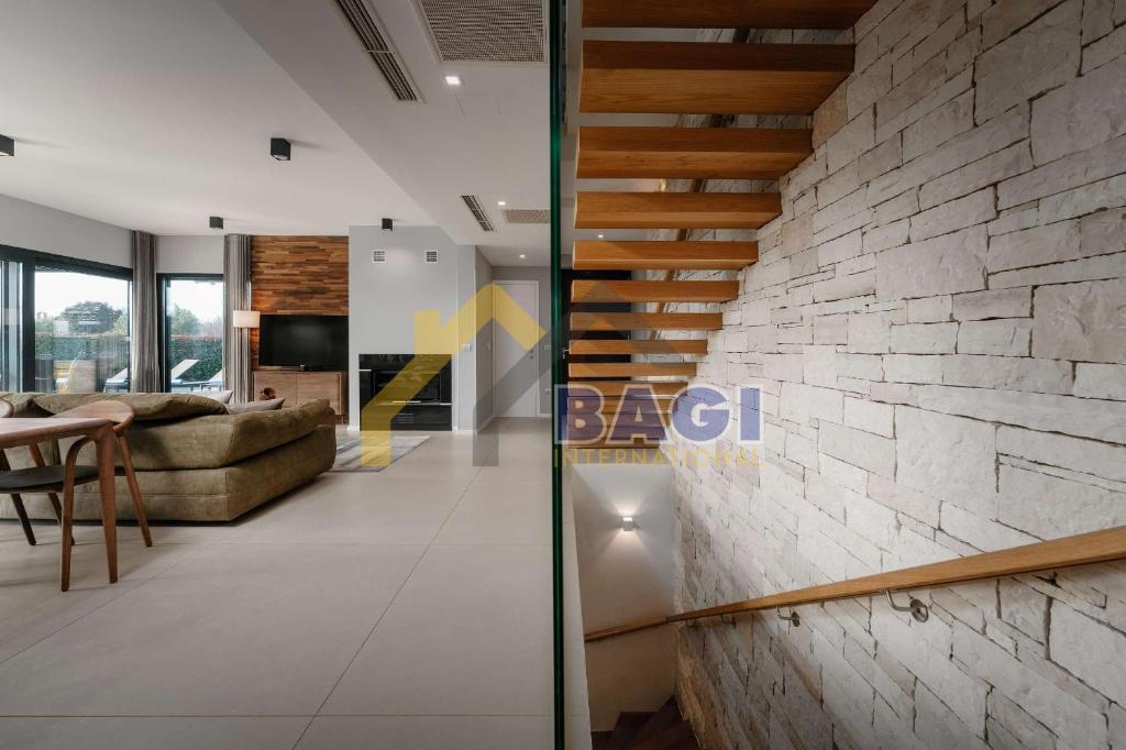 Ekskluzivna vila z bazenom, wellnessom in jacuzzijem – Poreč