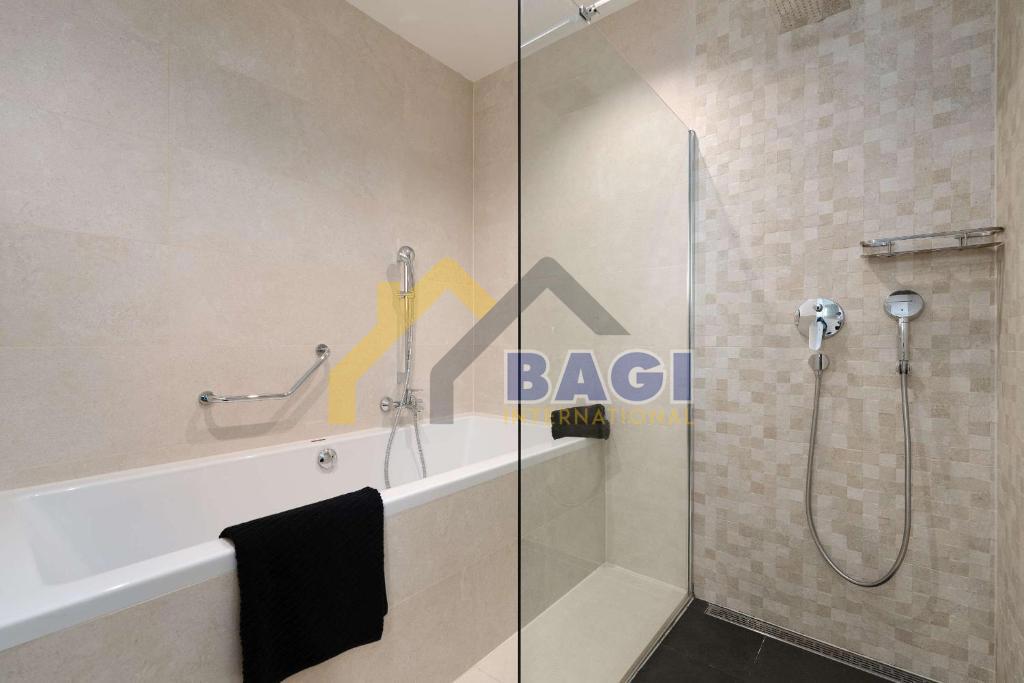 Ekskluzivna vila z bazenom, wellnessom in jacuzzijem – Poreč