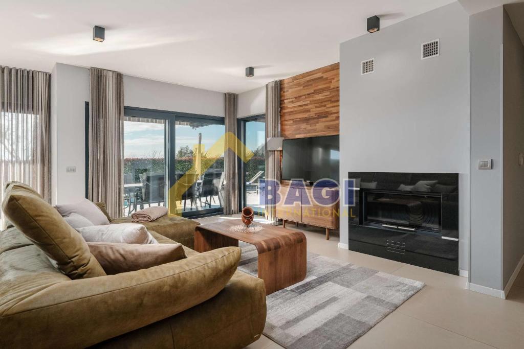 Ekskluzivna vila z bazenom, wellnessom in jacuzzijem – Poreč