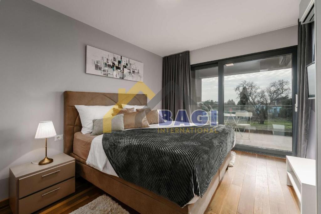 Ekskluzivna vila z bazenom, wellnessom in jacuzzijem – Poreč