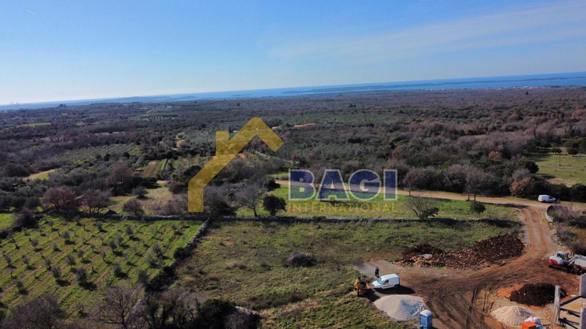 VRHUNSKA LOKACIJA - Gradbena parcela s pogledom na morje!!!