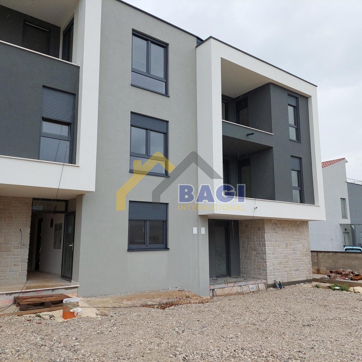 Pula Stanovanje 86,26 m2 - Vrt 113 m2 - Dva vrta - Shramba