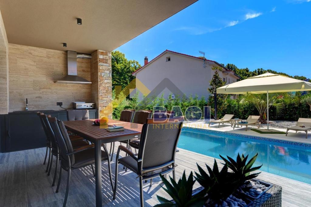 Prodamo-Istra-Luksuzna Vila-Loborika-Marčana