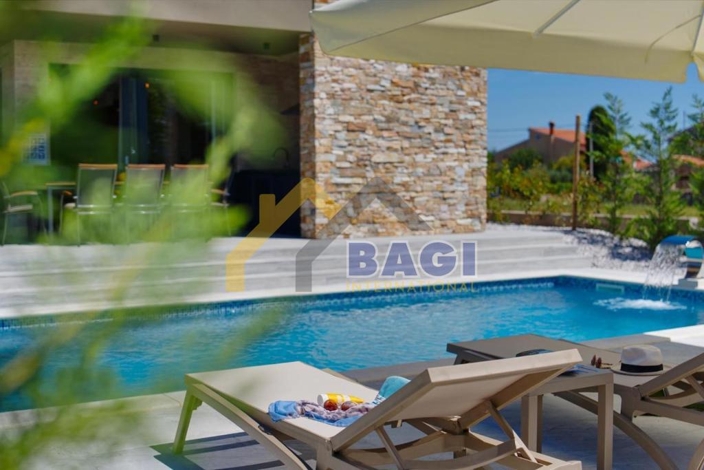 Prodamo-Istra-Luksuzna Vila-Loborika-Marčana