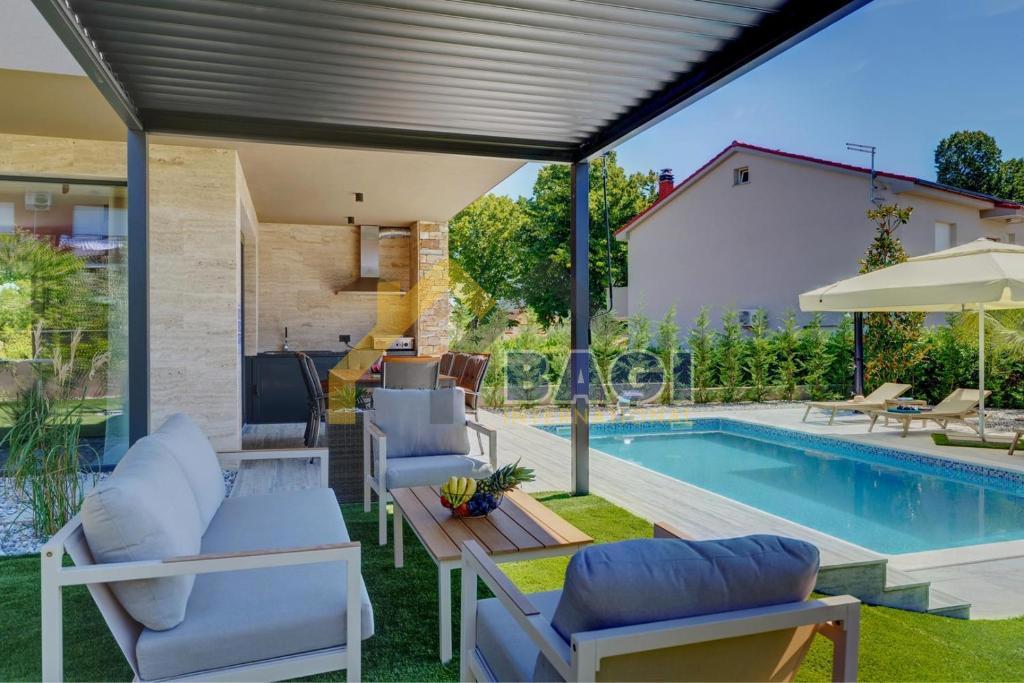 Prodamo-Istra-Luksuzna Vila-Loborika-Marčana