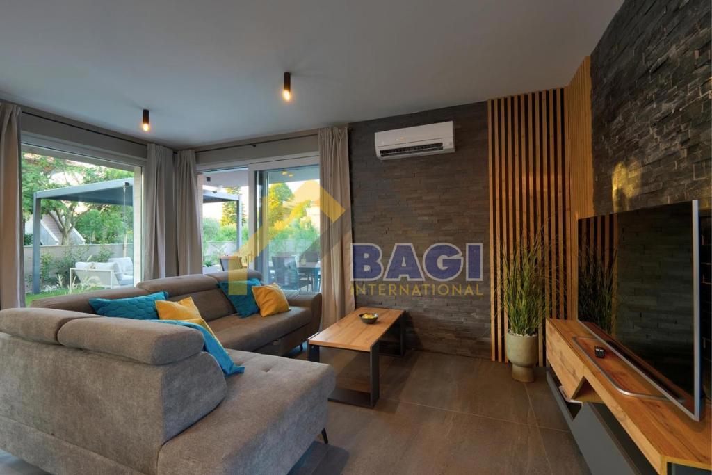 Prodamo-Istra-Luksuzna Vila-Loborika-Marčana