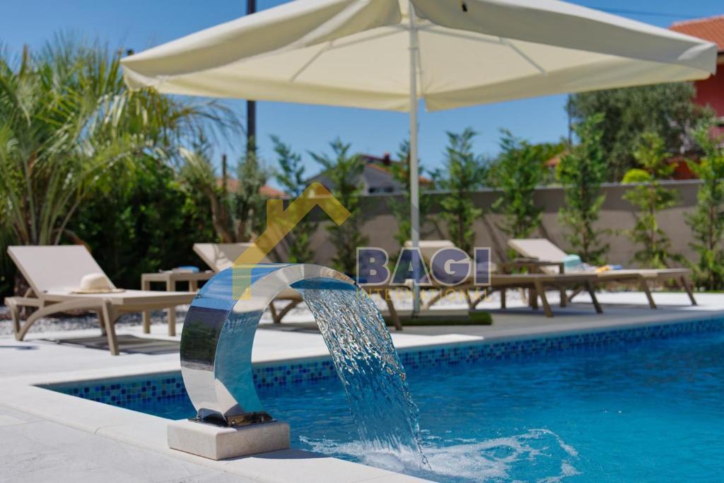 Prodamo-Istra-Luksuzna Vila-Loborika-Marčana