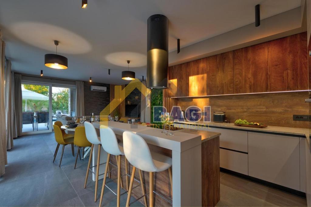 Prodamo-Istra-Luksuzna Vila-Loborika-Marčana