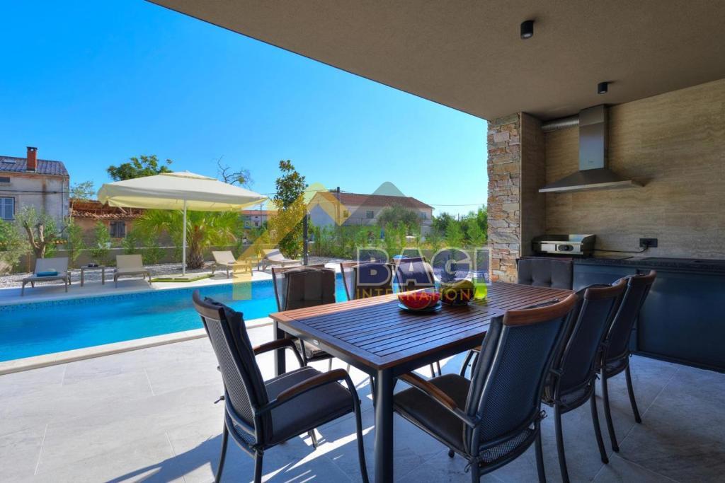 Prodamo-Istra-Luksuzna Vila-Loborika-Marčana