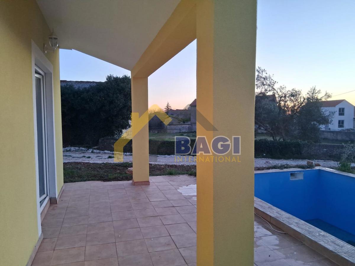 PRODAJA ISTRA PRITLIČNA HIŠA Z BAZENOM, NOVOZGRAJENA