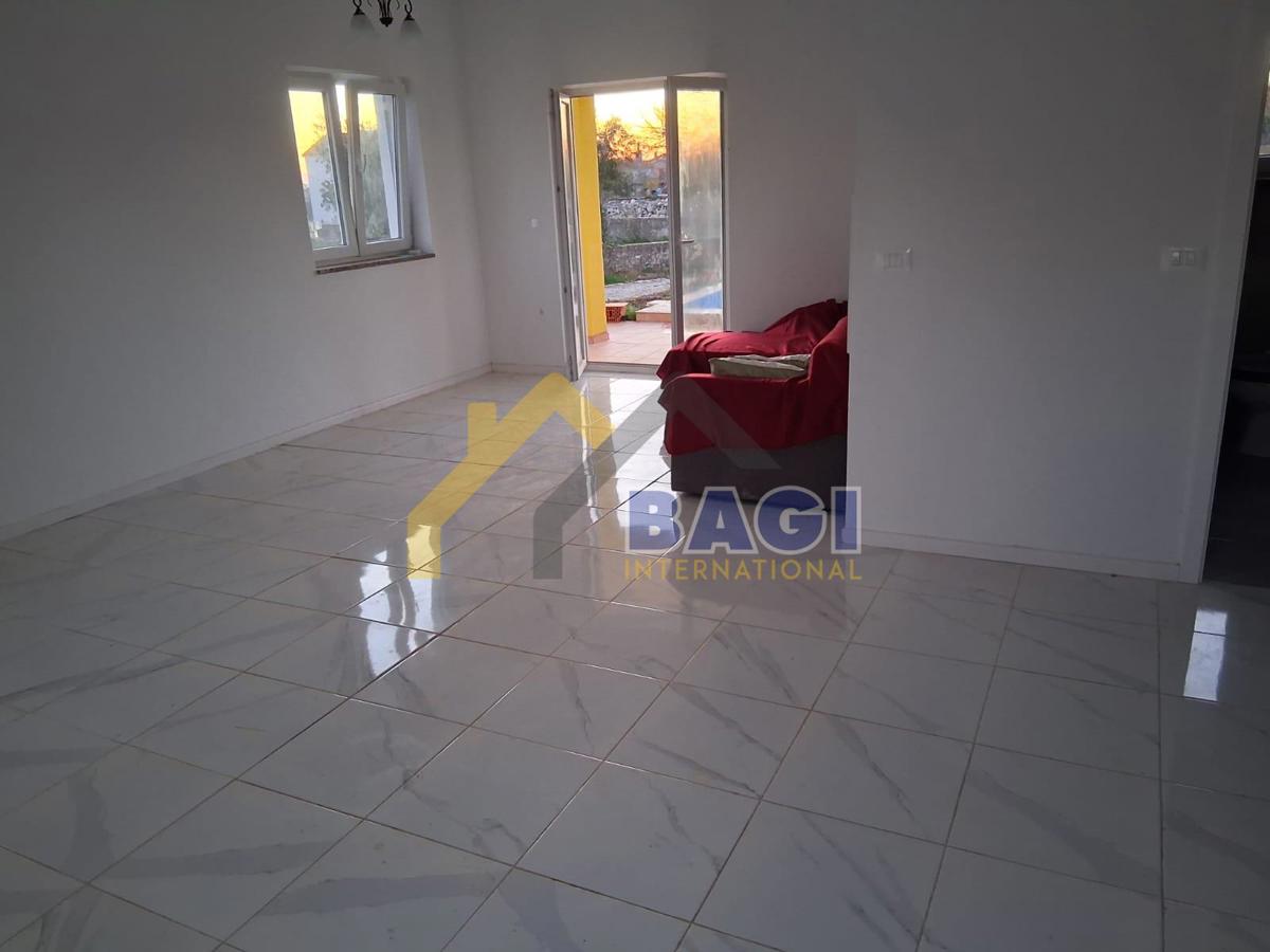 PRODAJA ISTRA PRITLIČNA HIŠA Z BAZENOM, NOVOZGRAJENA