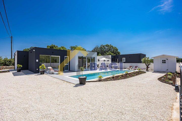 Svetvinčenat, Štokovci - moderna vila