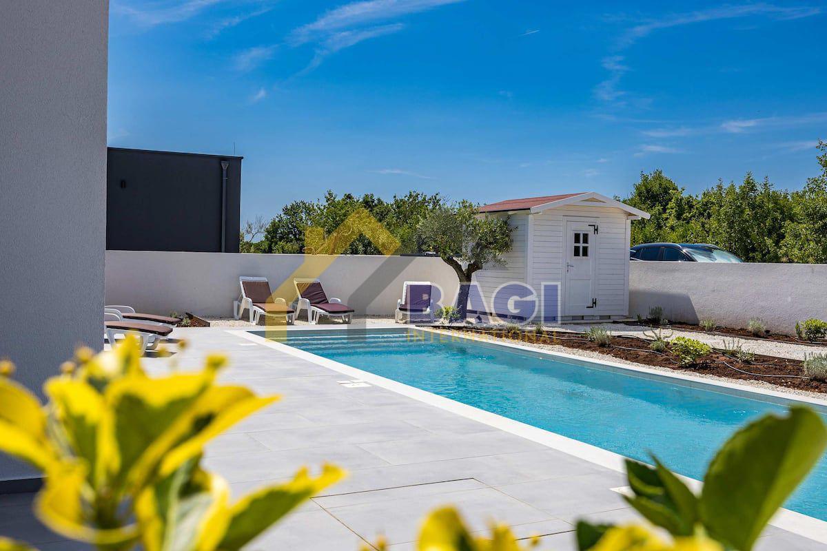 Svetvinčenat, Štokovci - moderna vila