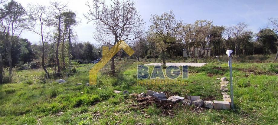 Peroj – Kmetijsko zemljišče 625 m²