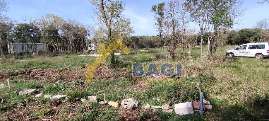 Peroj – Kmetijsko zemljišče 625 m²