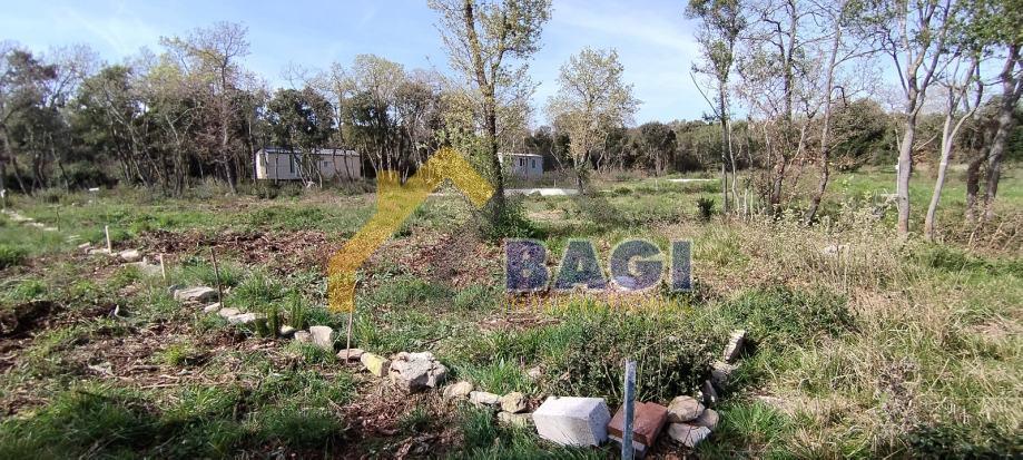 Peroj – Kmetijsko zemljišče 625 m²