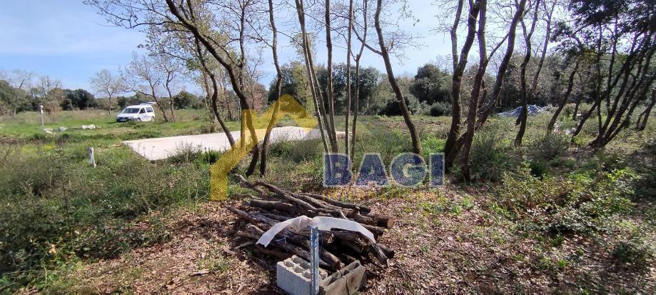 Peroj – Kmetijsko zemljišče 625 m²