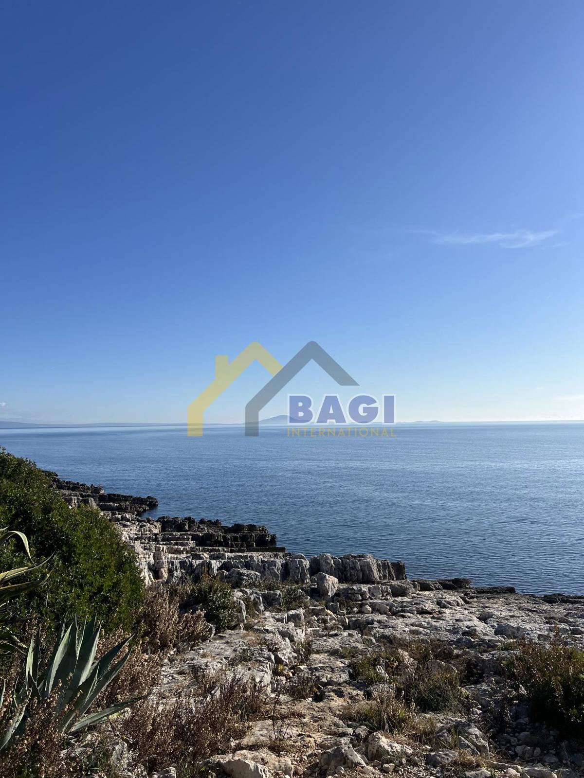 KAVRAN - zemljišče 1. vrsta do morja