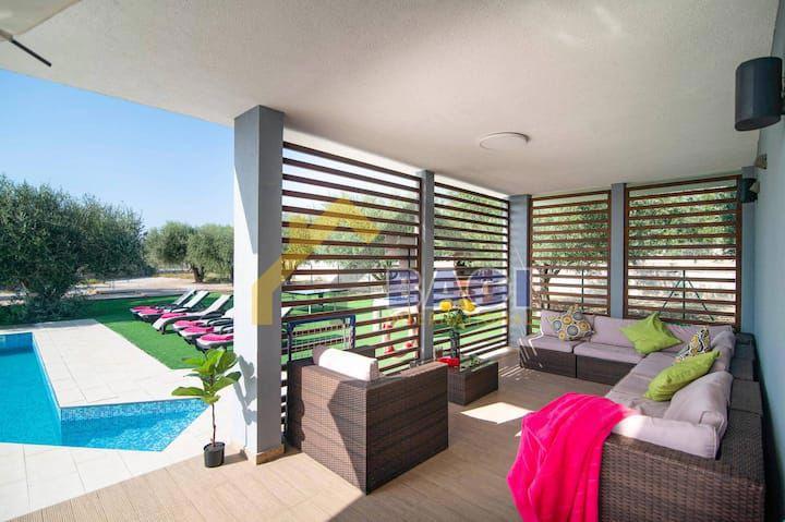 VODNJAN - čudovita vila z oljčnim nasadom