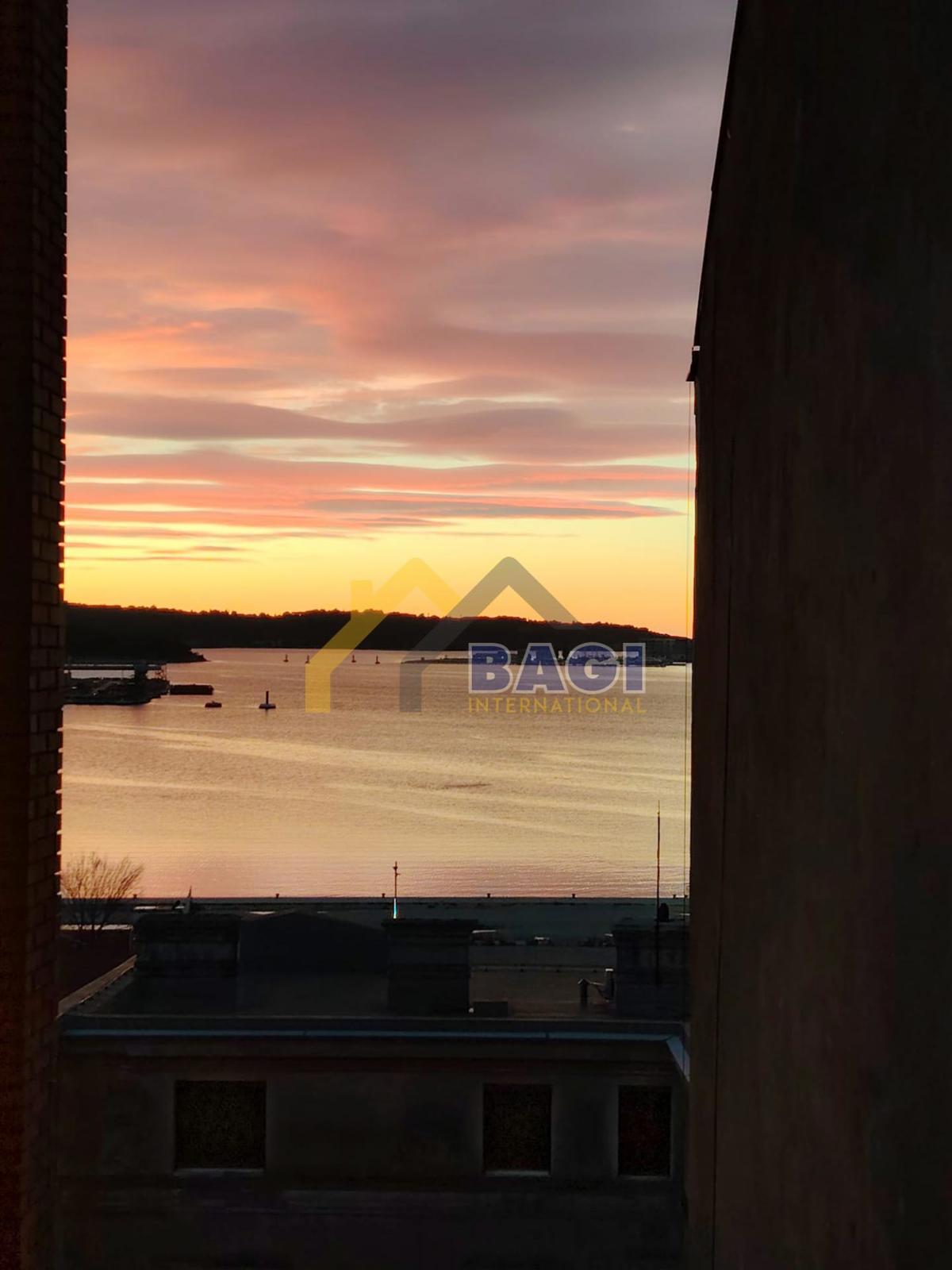 PULA PROSTORNO STANOVANJE S TREMI SPALNICAMI 96m2