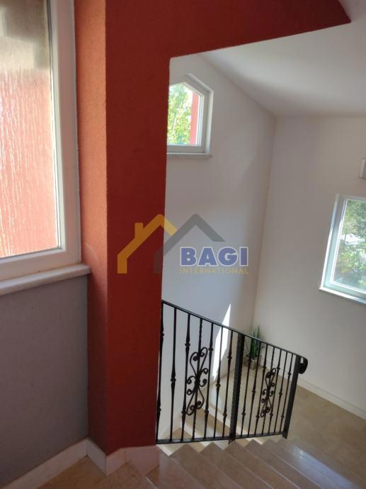 Stanovanje z galerijo in dvema parkirnima mestoma – Valbandon