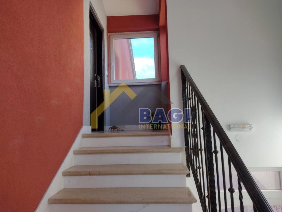 Stanovanje z galerijo in dvema parkirnima mestoma – Valbandon