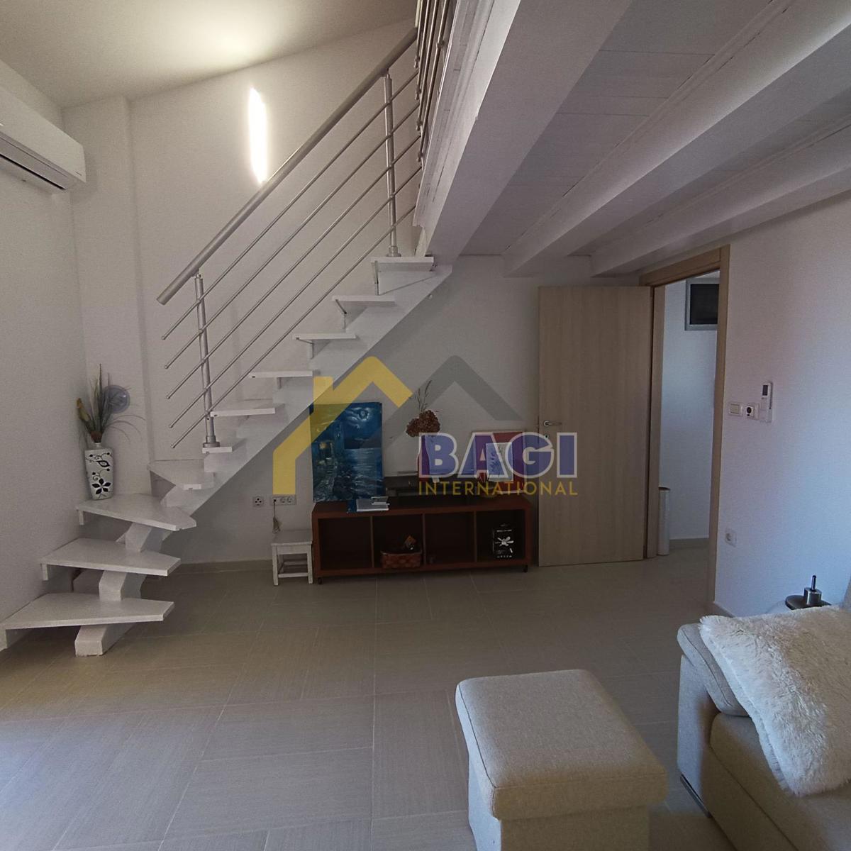 Stanovanje z galerijo in dvema parkirnima mestoma – Valbandon