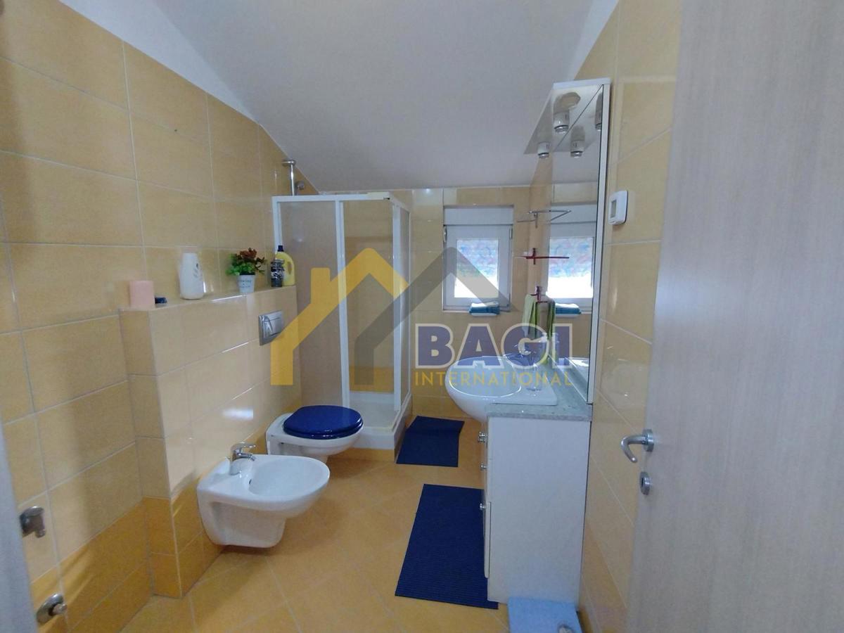 Stanovanje z galerijo in dvema parkirnima mestoma – Valbandon