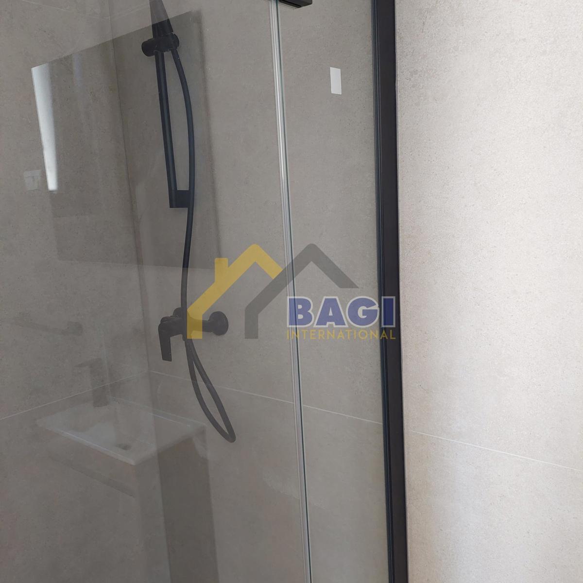 ROVINJ APARTMA 500M OD MORJA - 81,66m2 - vrt 58m2 - PARKIRIŠČE