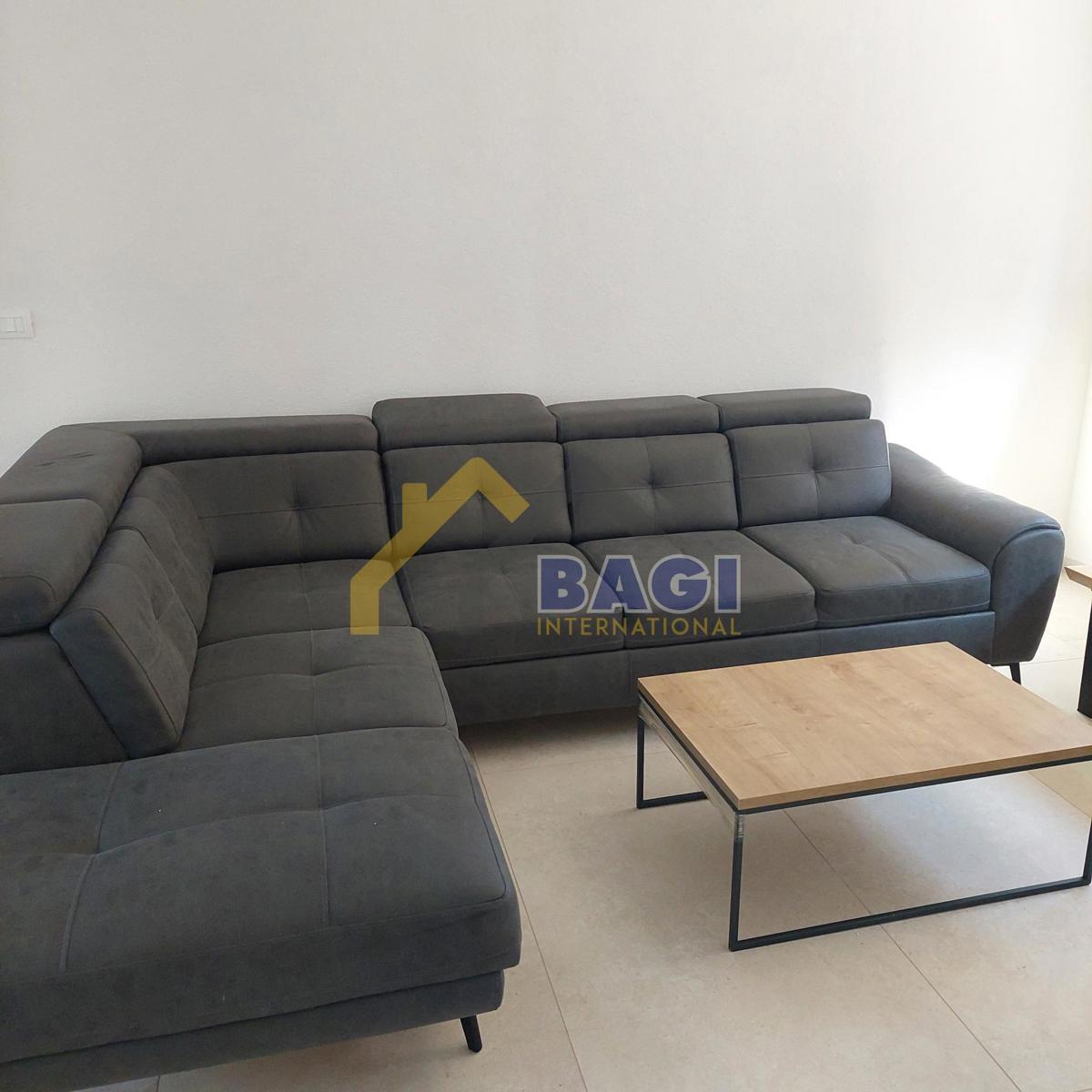 ROVINJ APARTMA 500M OD MORJA - 81,66m2 - vrt 58m2 - PARKIRIŠČE