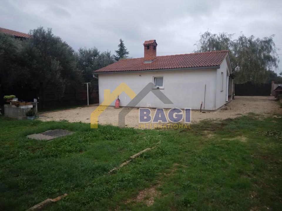 ISTRA - LOBORIKA Hiša z vrtom in legaliziranim objektom