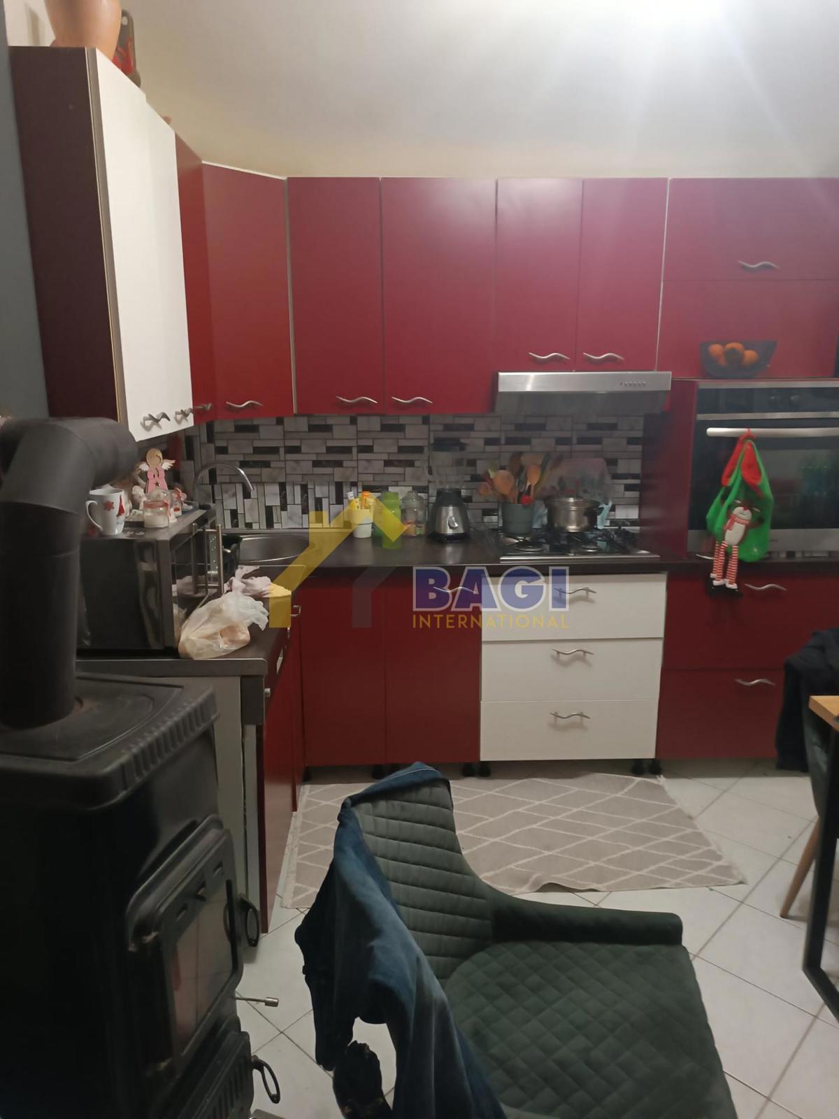 ISTRA - LOBORIKA Hiša z vrtom in legaliziranim objektom