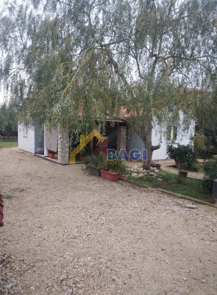 ISTRA - LOBORIKA Hiša z vrtom in legaliziranim objektom