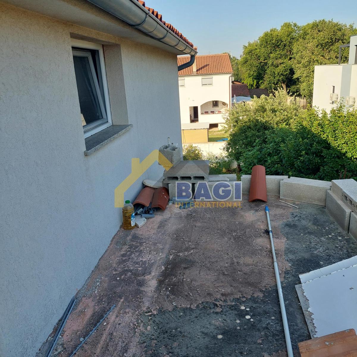 Pula-Valdenaga 2 apartmaja v Rohbau-2 parkirni mesti